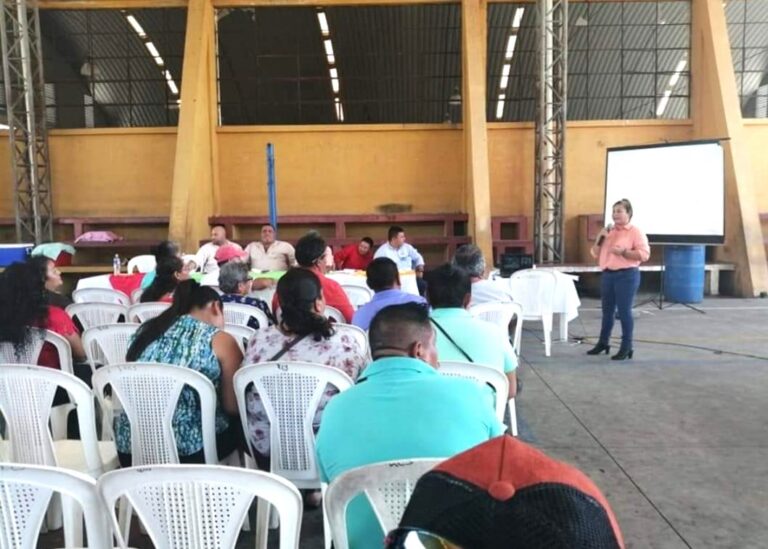 Capacitación sobre el tema Ley de Consejos de Desarrollo a COCODE de Santa Lucia Cotzumalguapa