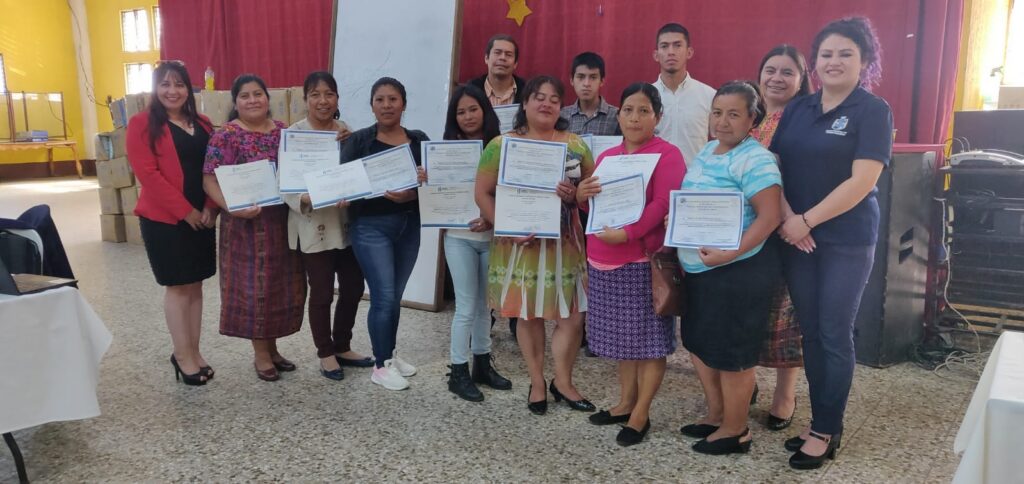 Capacitación socializando el tema: Descentralización y Acto de clausura