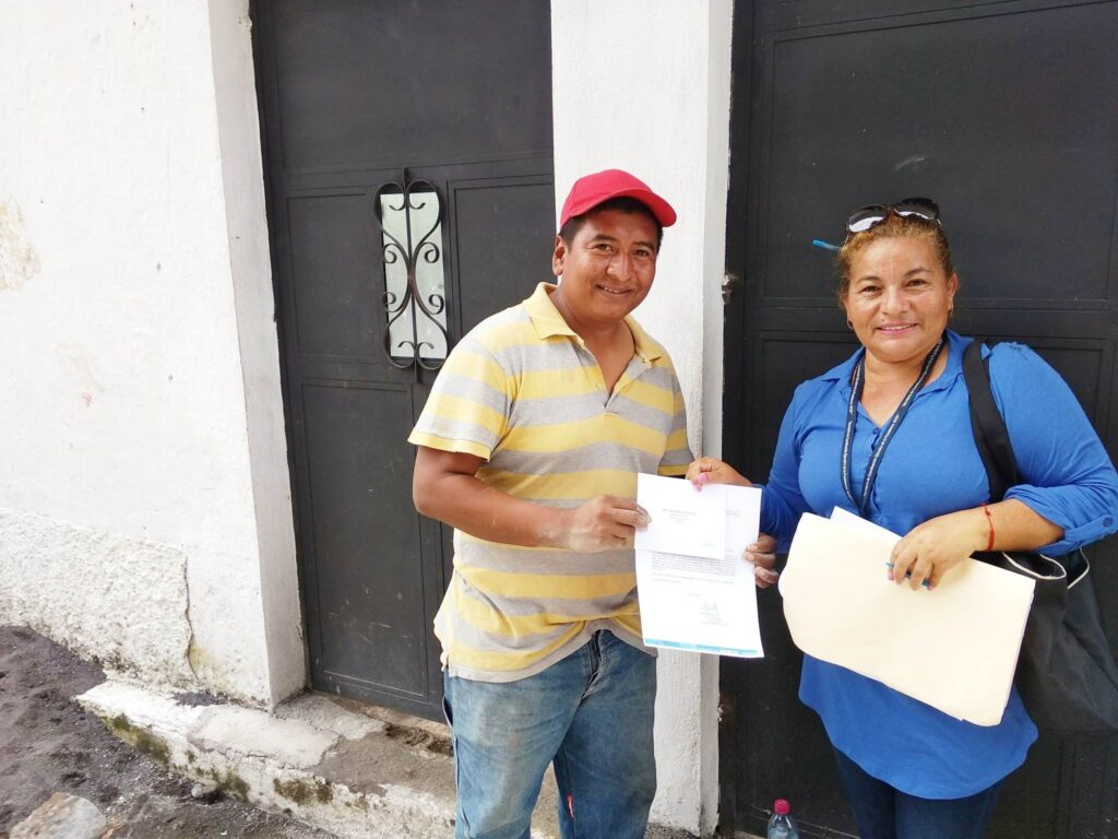 ENTREGA DE INVITACIÓN AL PRIMER CONGRESO NACIONAL DE DESCENTRALIZACIÓN.