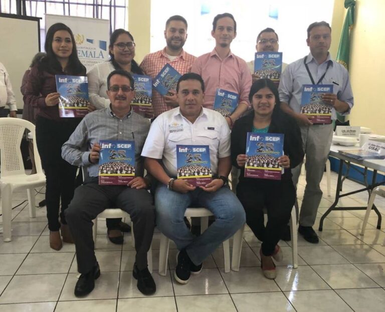 ENTREGA DE REVISTA INFO SCEP, CODEDE CHIMALTENANGO