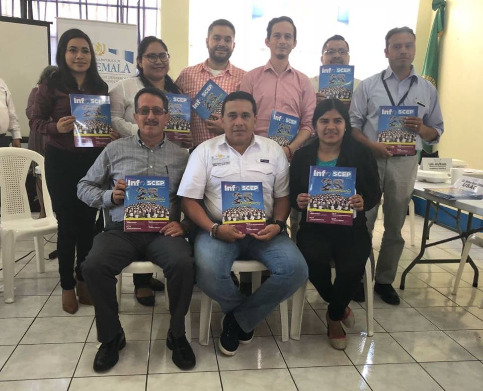 ENTREGA DE REVISTA INFO SCEP, CODEDE CHIMALTENANGO
