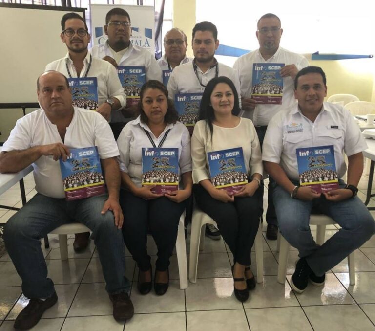 ENTREGA DE REVISTA INFO SCEP, CODEDE ESCUINTLA