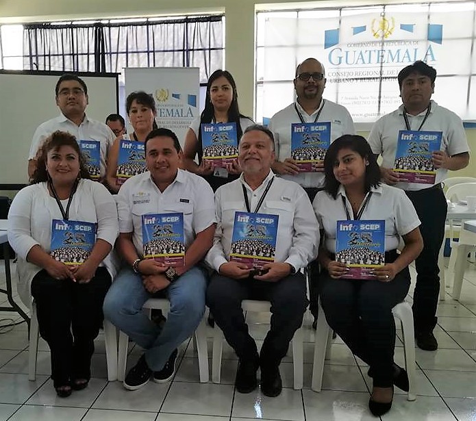 ENTREGA DE REVISTA INFO SCEP, CODEDE SACATEPÉQUEZ