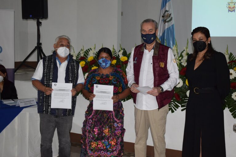 Entrega de Acreditaciones a nuevos Integrantes al pleno del Consejo Regional Central