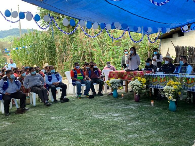 Inauguración del proyecto de adoquinamiento Camino Sector Chi- Cuxil