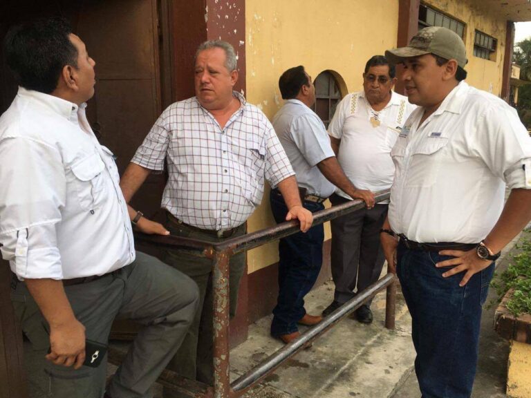 VISITA Y ENTREGA DE MATERIAL