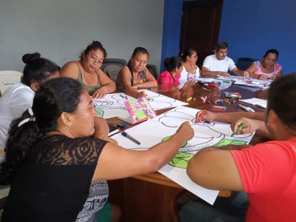 socializó el tema Auditoría Social a los integrantes de distintos Consejos Comunitarios de Desarrollo – COCODE-